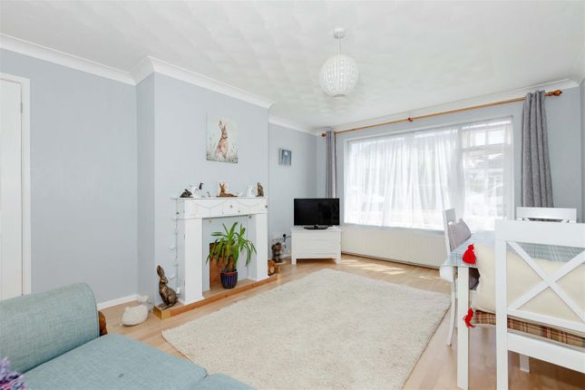 4, Birkdale Close, Worthing photo 2