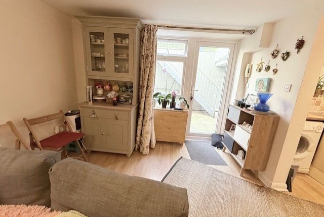 Lower Ground Floor Flat, 40 Grove Road, Eastbourne photo 4