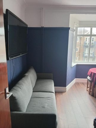 Victoria Road, London photo 3