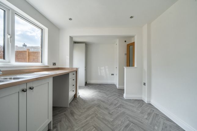 2, Farrant Close, Taunton photo 4