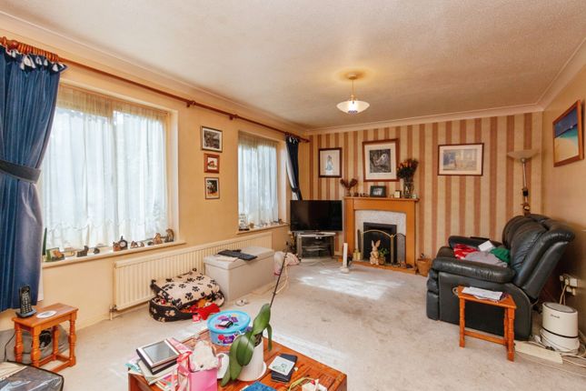 4, Stookes Way, Yateley photo 4