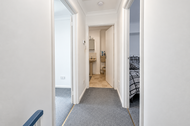 2A, Oakcroft Close, Pinner photo 3