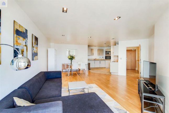 Flat for sale in City Tower, Limeharbour, London
