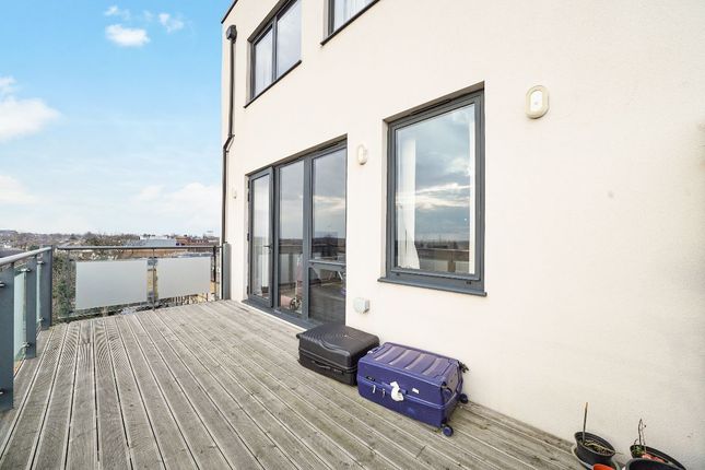 Flat for sale in Cranbrook Road, Ilford