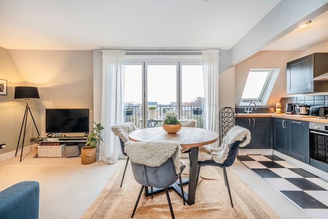 Flat 4, 139, Holland Road, London photo 2