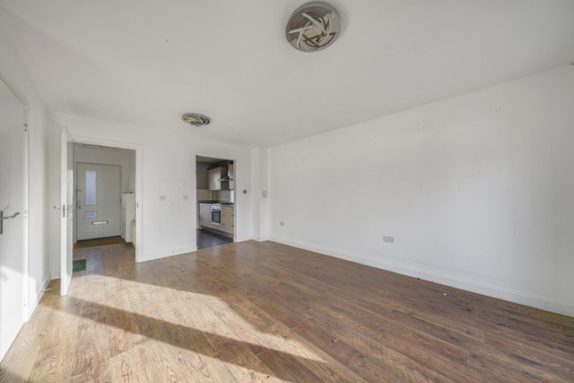 14, Hyde Grove, Dartford photo 4