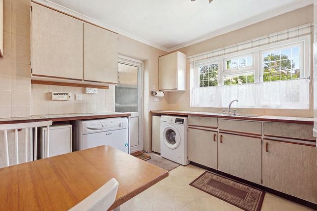 99, Highland Road, Waltham Abbey photo 4