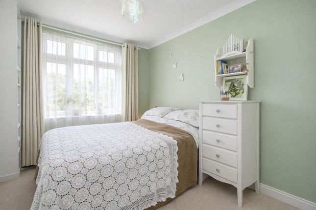 103, Buckingham Road, Borehamwood photo 3