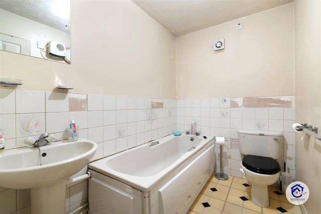 Flat for sale in Acworth Close, London