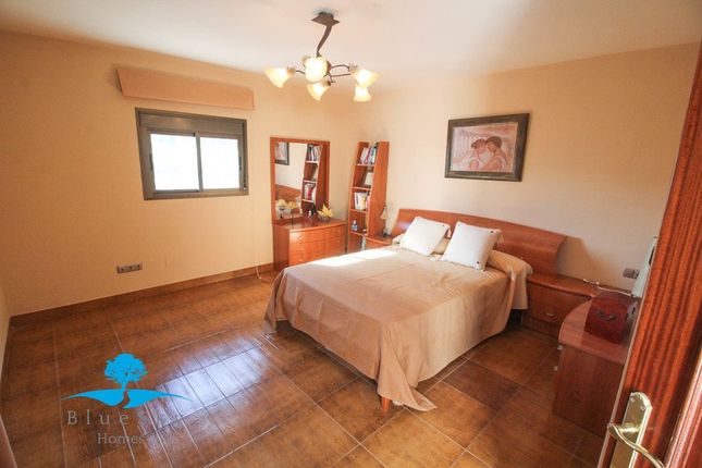 Country house for sale in Alhaurin De La Torre, Malaga, Spain