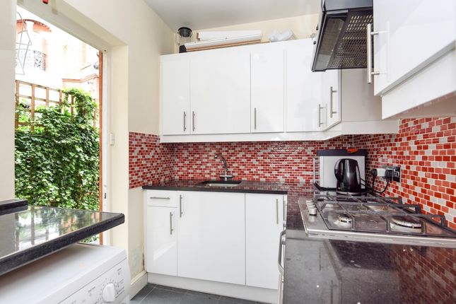 Flat to rent in Inglewood Road, London