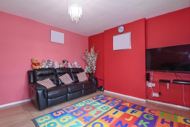 236 REDDINGTON DRIVE, Langley, Slough photo 4