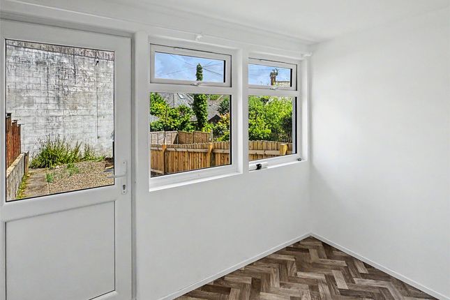 2 Prospect Terrace,, Crinnicks Hill, Cornwall photo 4