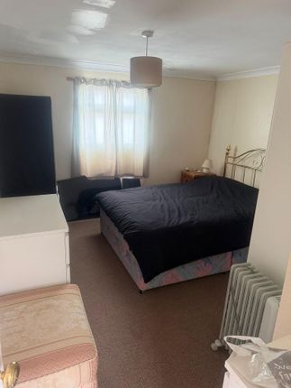 86, Park Avenue, Leysdown photo 5