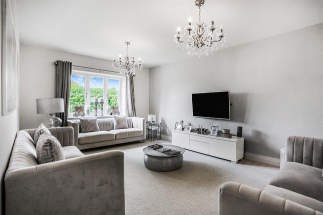 5, Brambling Close, Banstead photo 2