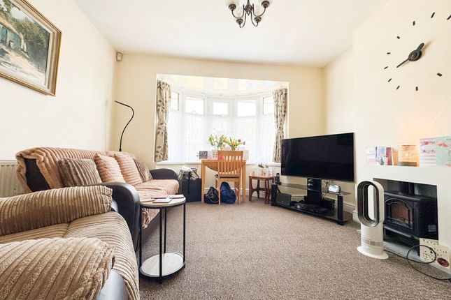 21 Jotmans Lane, Benfleet photo 2