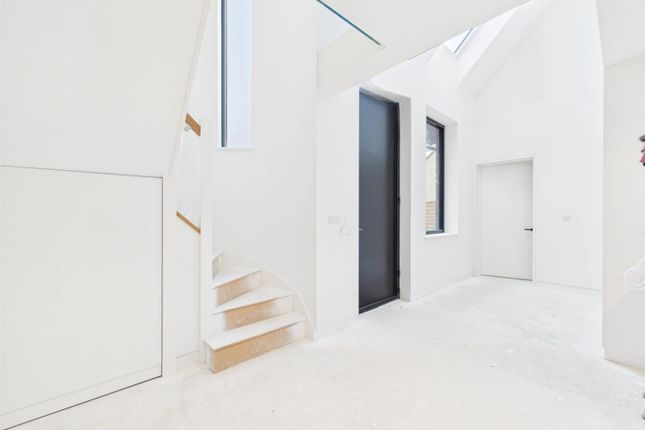 Lysander House, 8a, Kearton Place, Kenley photo 2