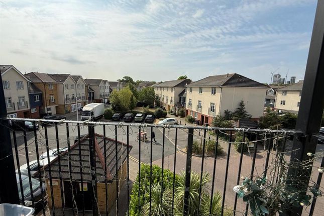 9, Blackthorn Road, Ilford photo 2