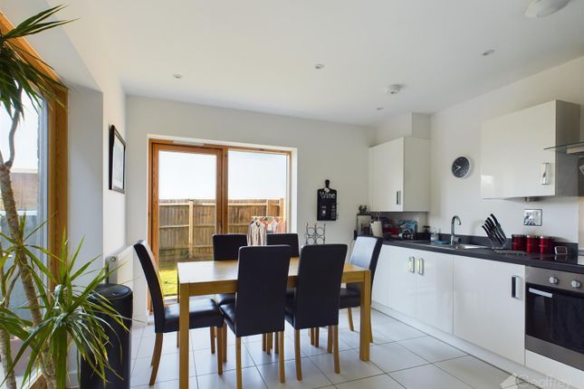 55, Sparrowhawk Way, Harlow photo 2