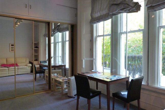 Flat 1.2 Clifford Court24-25 Kensington Gardens Sq. photo 2