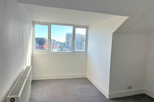 Flat 4, 24, Alhambra Road, Hampshire photo 3