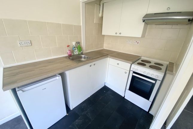 Flat 6, Downdale Court, Priory Road, Shanklin photo 3