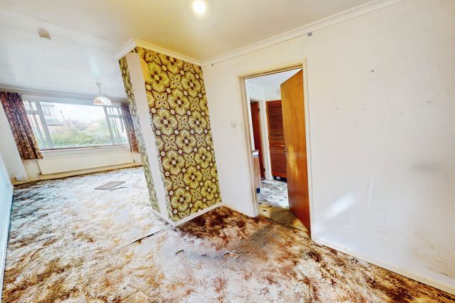 12, Maple Drive, Cheltenham, Glos photo 3