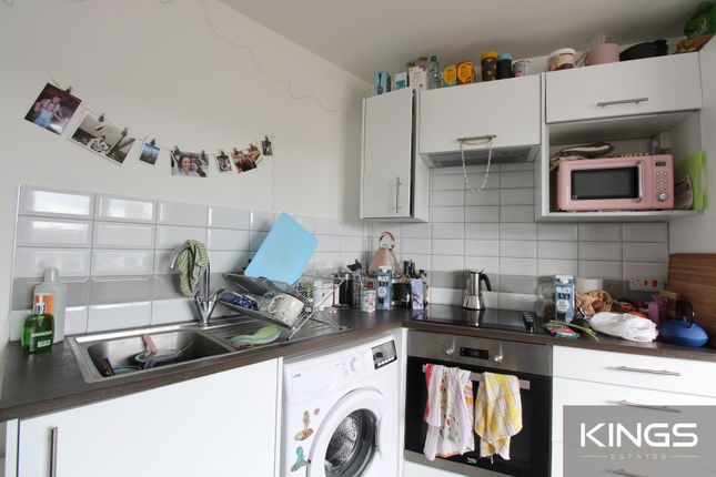 Flat to rent in Canute Road, Southampton