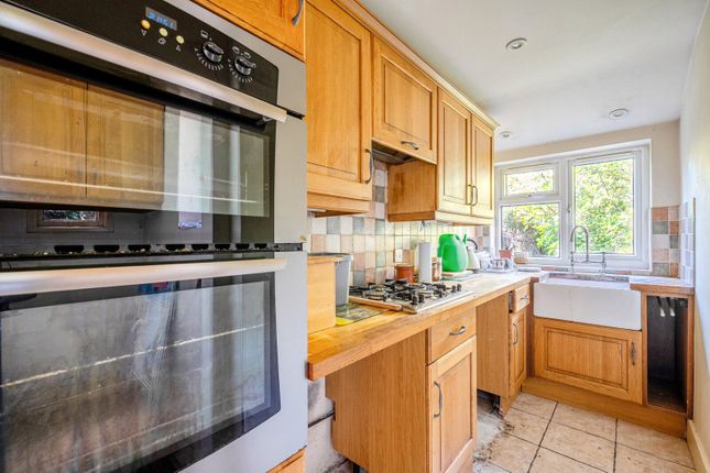Claremont Avenue, Surrey photo 3