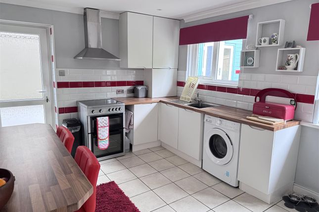 59, Edgcumbe Green, St. Austell photo 3