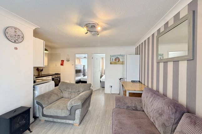 96, Belle Aire Beach Road, Great Yarmouth photo 3
