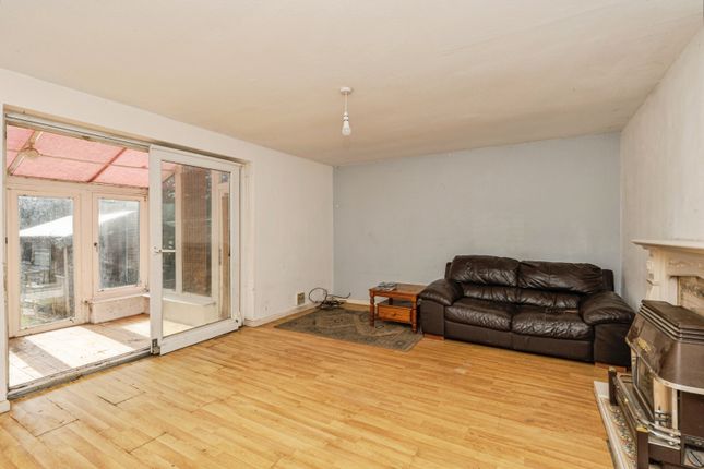 4, Rye Grove, Cranleigh photo 2
