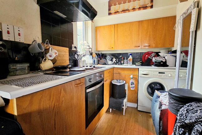 14, Pikestone Close, Hayes photo 3