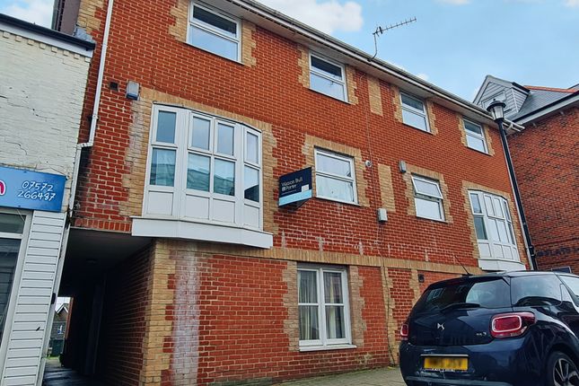 2-bed flat on Flat, Ryde, £850/mo