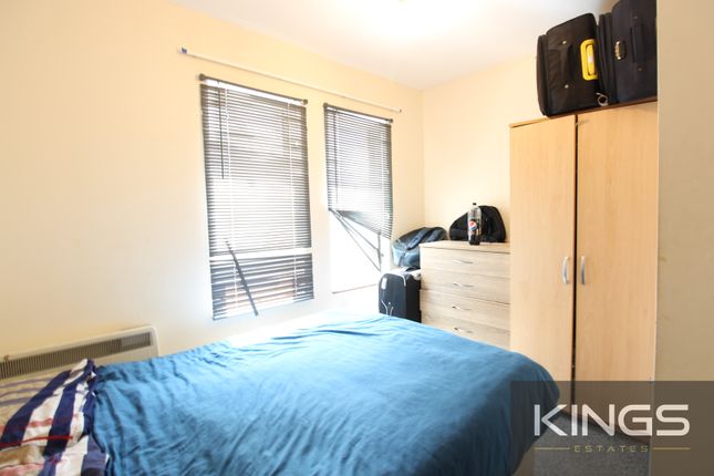Flat to rent in Commercial Road, Southampton