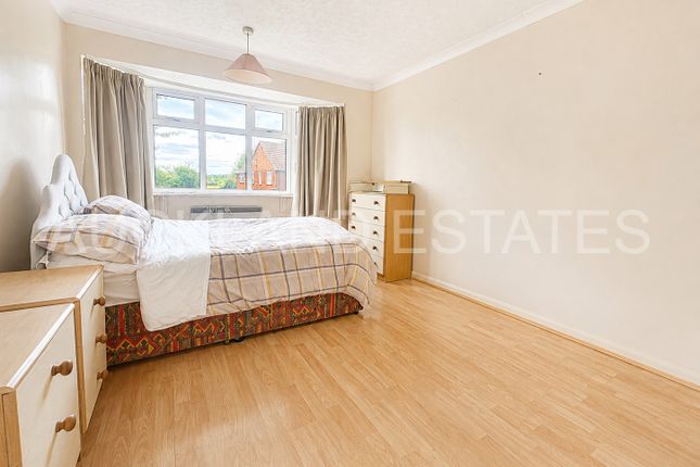 47, Blackhorse Lane, Potters Bar photo 4