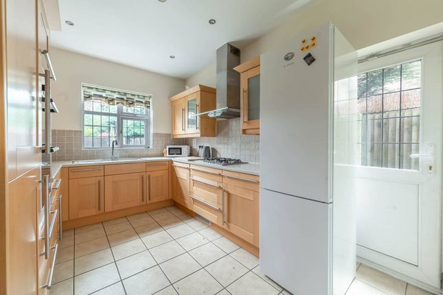 Fauna Close, Stanmore photo 4