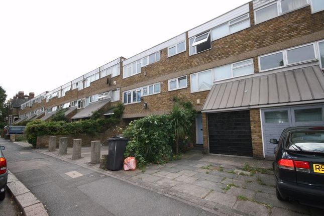 3-bed house on VER 29/6 8b, Flodden Road, Oval, £2,700/mo