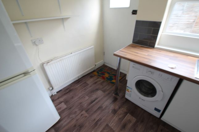 Flat to rent in Grosvenor Road, London
