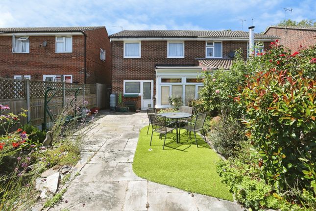 8, Montrose Close, Botley photo 2