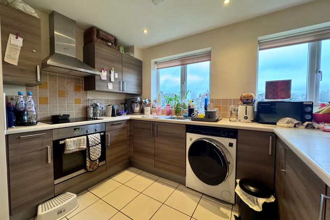 4, Honey Court, Farnborough photo 2