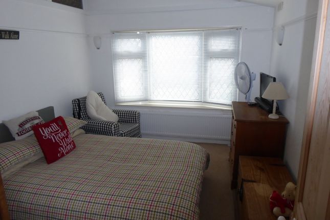 Mobile/park home for sale in Lakeview Park, Cummings Hall Lane, Noak Hill, Romford, Essex