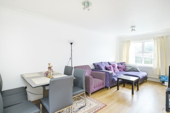 Terraced house to rent in Kendall Road, London