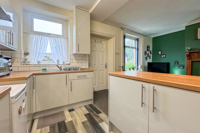 13, Victoria Place, Holmfirth photo 5