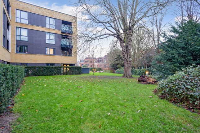 Flat for sale in Pipit Drive, Putney, London