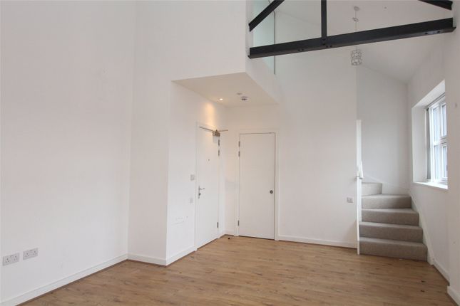 Thumbnail Flat to rent in Rembrandt House, 400 Whippendell Road, Watford, Hertfordshire