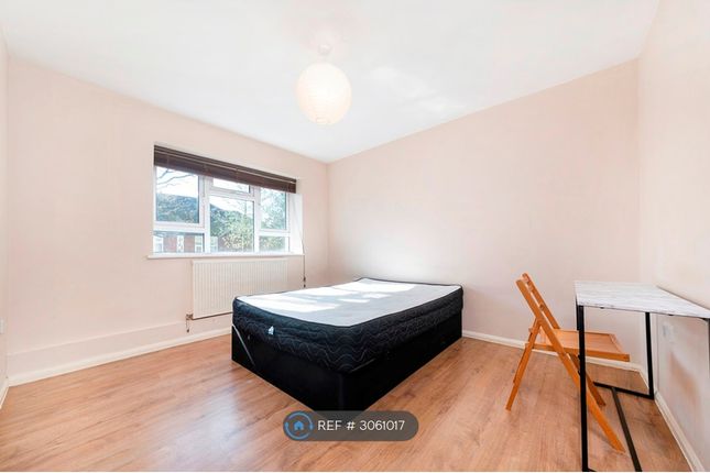 Smithwood Close, London photo 2
