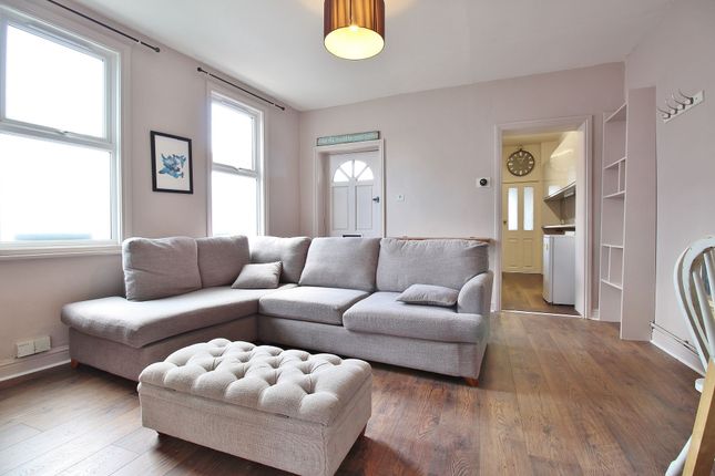 Flat to rent in Linkfield Road, Isleworth