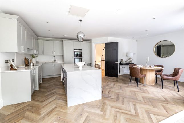 3 Monterey Place,, Oakshade Road, Leatherhead photo 4