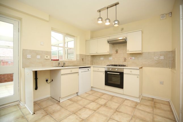 Newlands Road, Atherstone photo 5